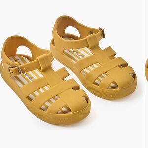 Adjustable Fisherman Sandal with Buckle Closure